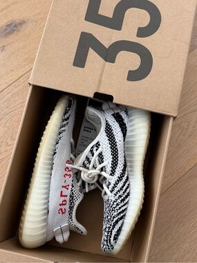 Adidas Yeezy Boost 350 V2 Zebra Woman’s 6/Mens 4.5